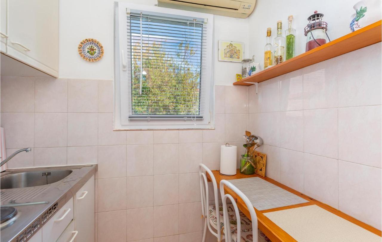 1 Bedroom Beautiful Apartment In Linardići 외부 사진