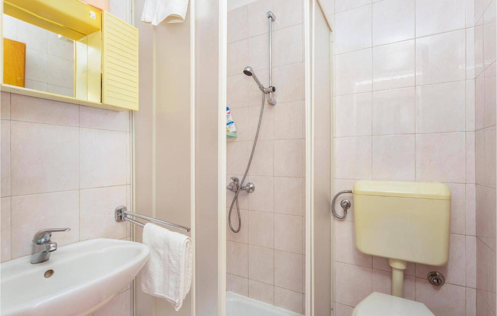 1 Bedroom Beautiful Apartment In Linardići 외부 사진