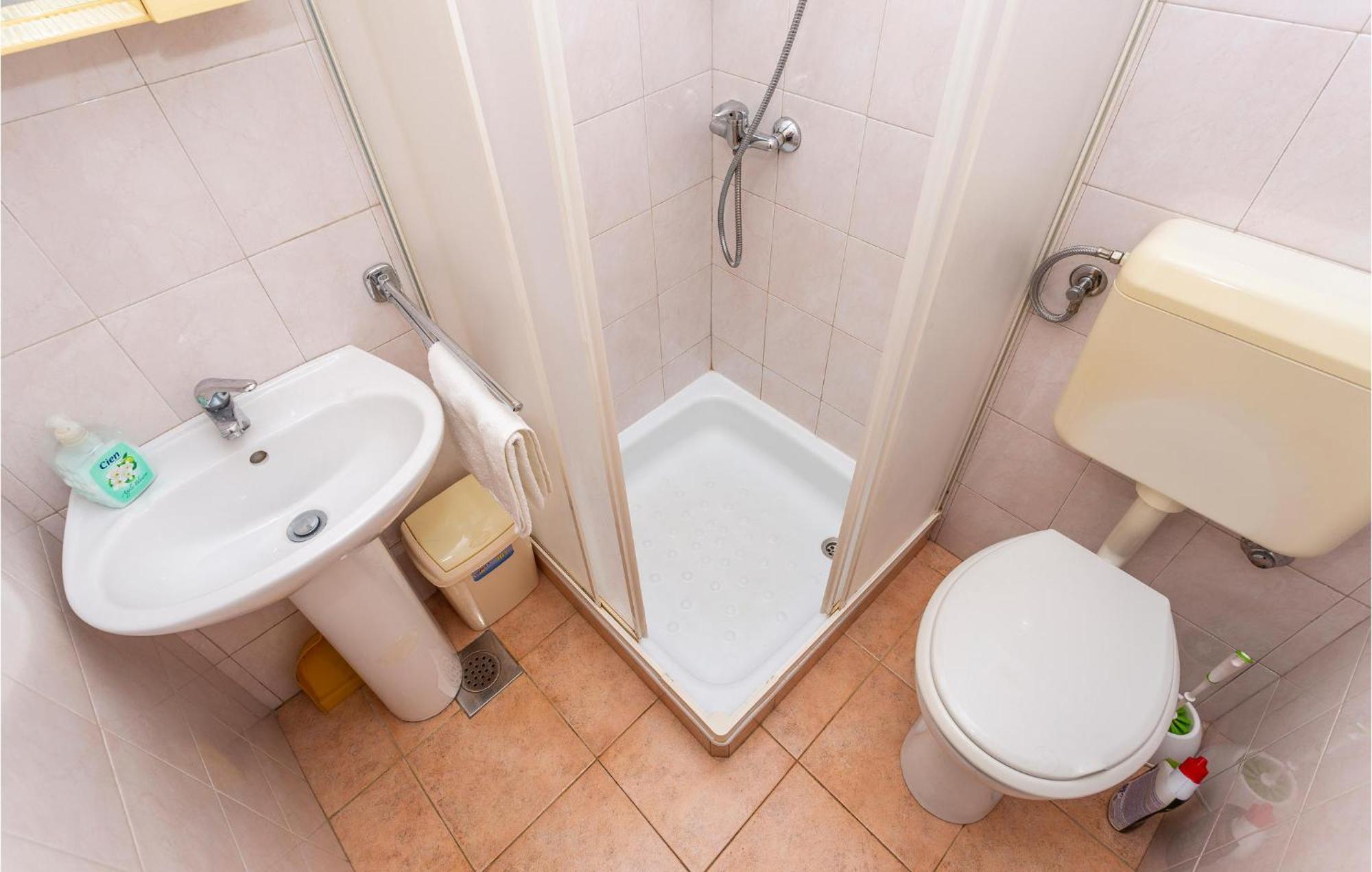 1 Bedroom Beautiful Apartment In Linardići 외부 사진