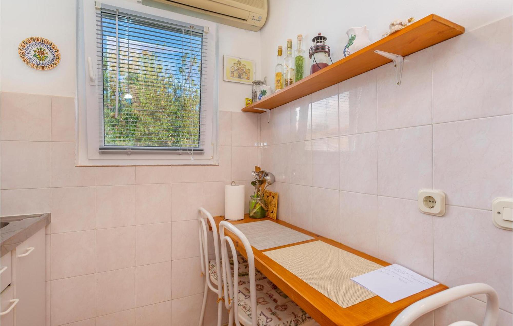 1 Bedroom Beautiful Apartment In Linardići 외부 사진